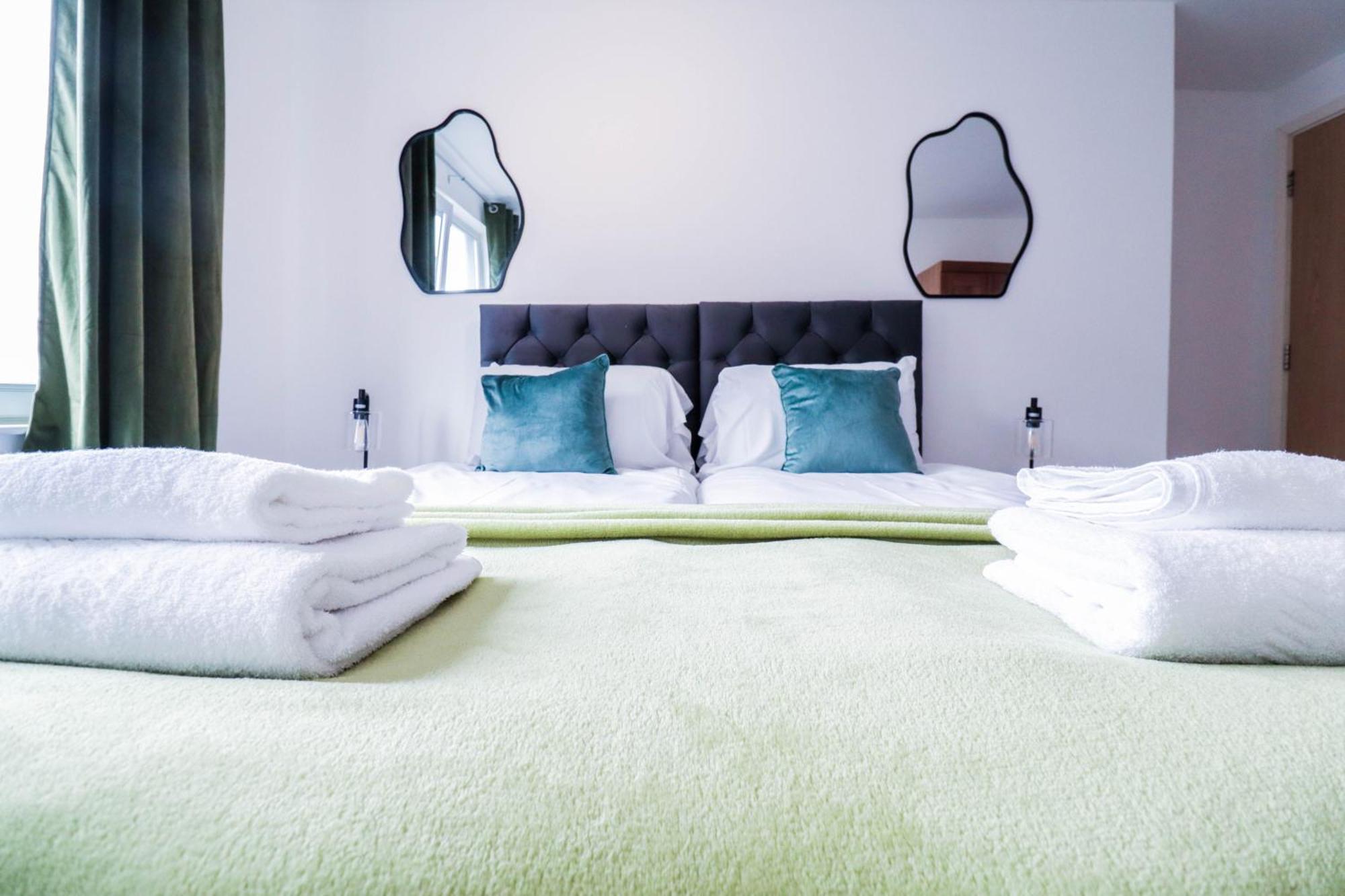 Serene 2-bedroom By The River * Londra