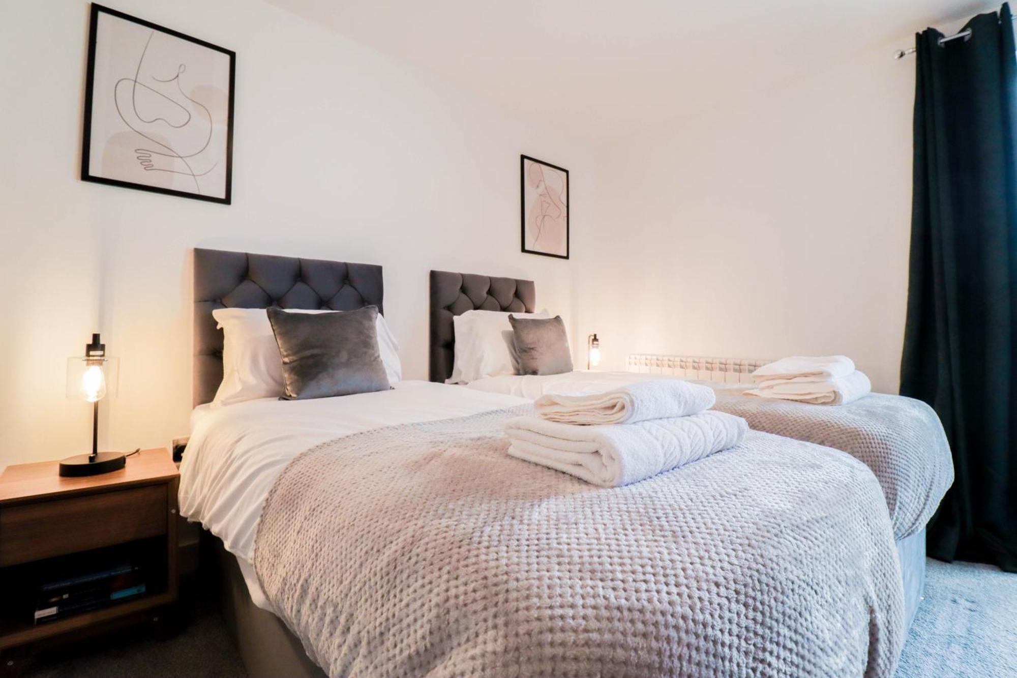 Serene 2-bedroom By The River Appartamento *
