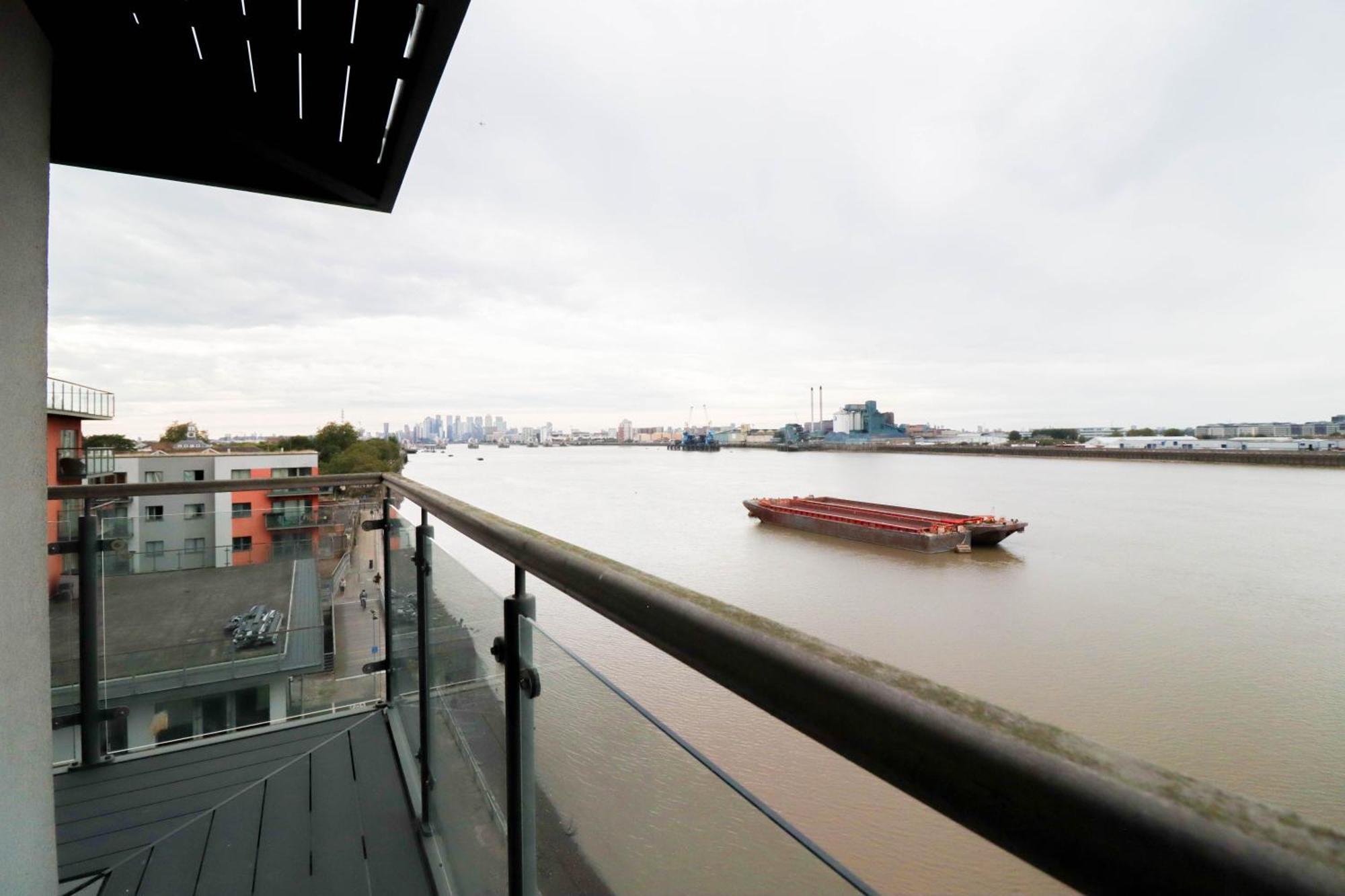 Serene 2-bedroom By The River Appartamento Londra