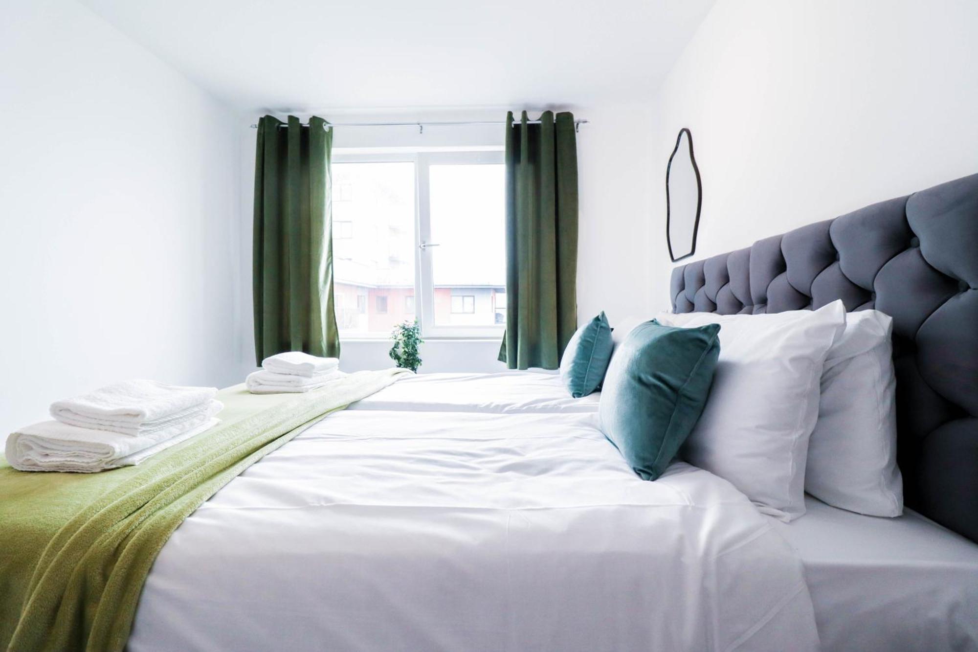 Serene 2-bedroom By The River * Londra