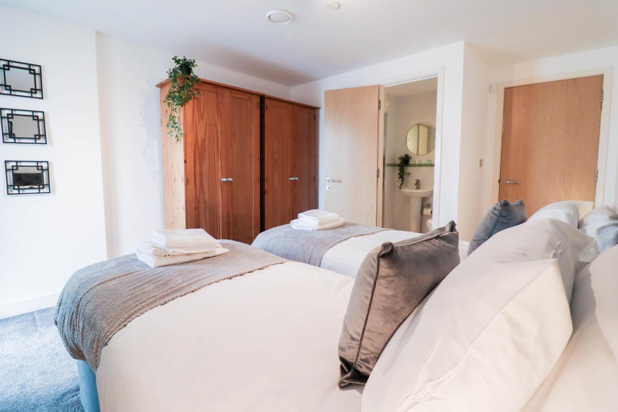 Serene 2-bedroom By The River Appartamento