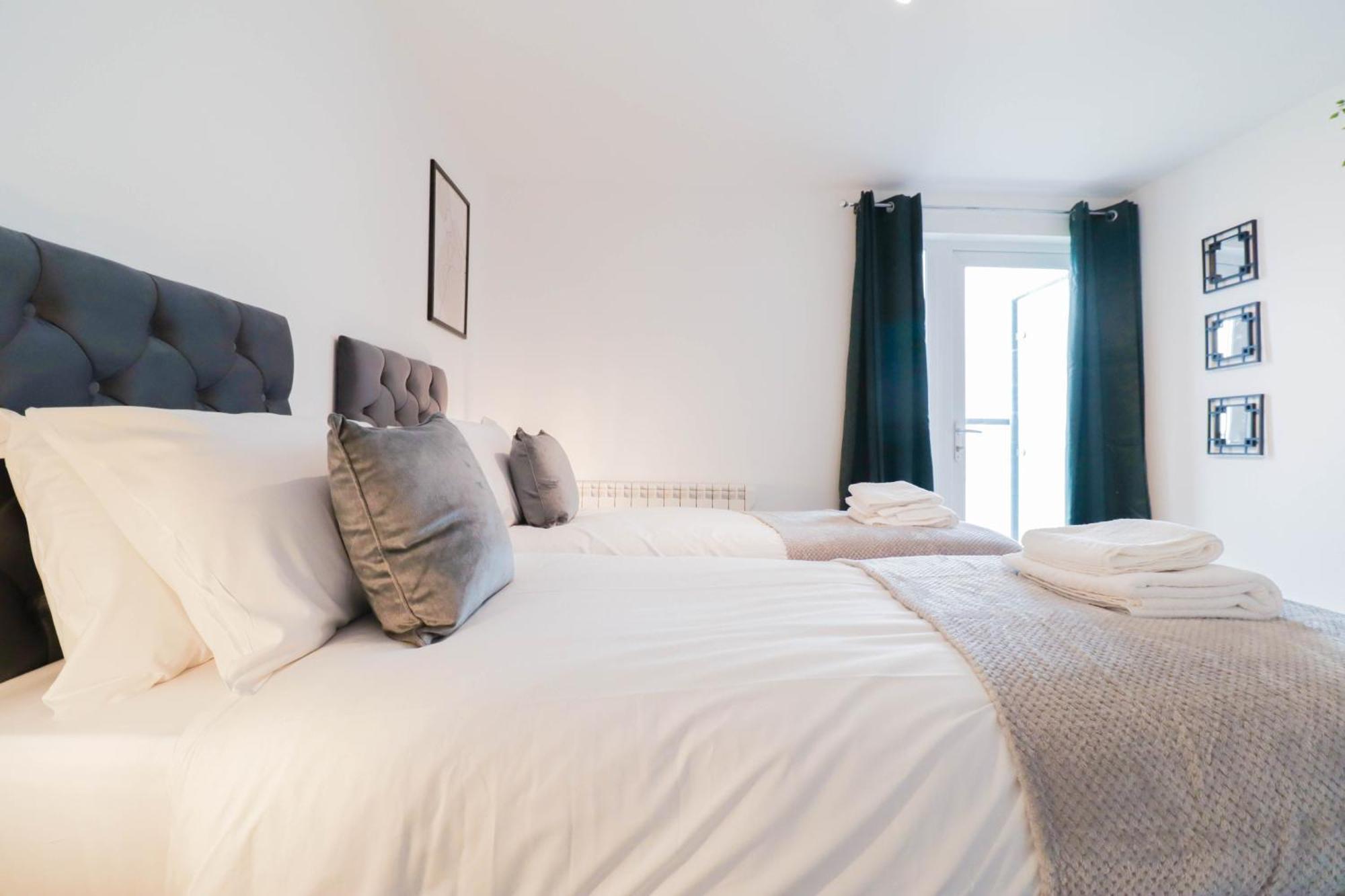 Serene 2-bedroom By The River Londra